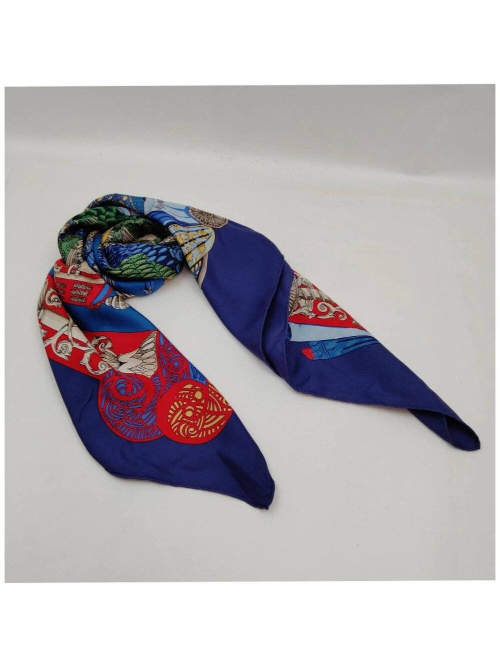 Authentic Hermès L’Atlantide Annie Faivre Carré 90 Scarf - Picture 4 of 10